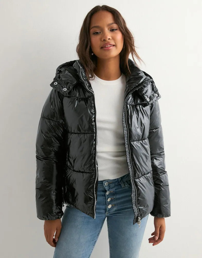 Noemi Puffer Jacke mit Kapuze