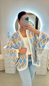 Häkel-Cardigan mit Schnürverschluss