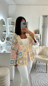 Häkel-Cardigan mit Schnürverschluss