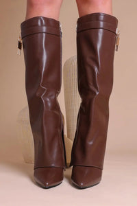 Amara Boots mit Schloss detail