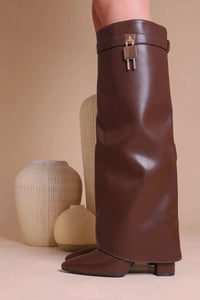 Amara Boots mit Schloss detail