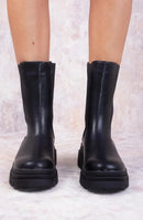 Valina Chelsea Boots