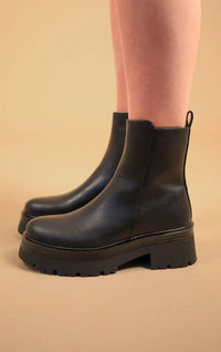 Inaya Chelsea Boots