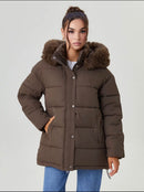 Luna Parker mit Fellkapuze