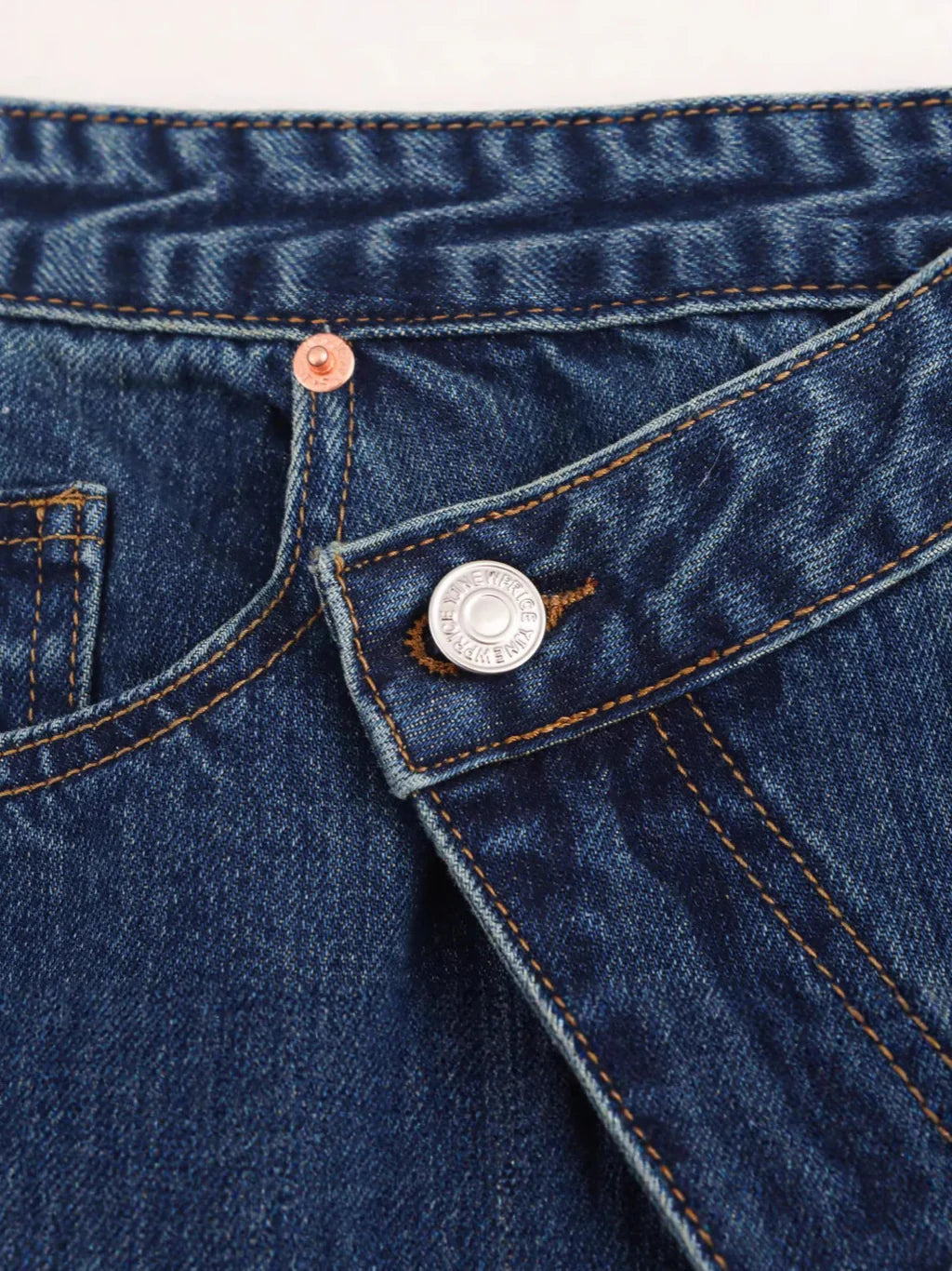 Wide-Leg Jeans mit schrägem Schnitt