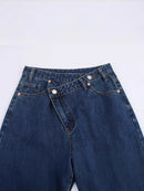 Wide-Leg Jeans mit schrägem Schnitt